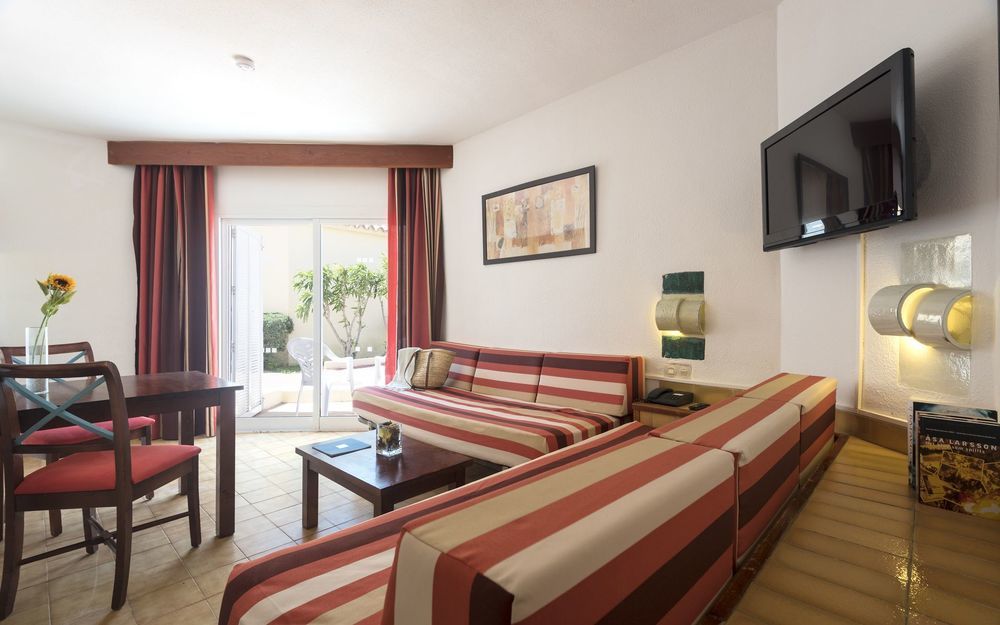 Marinda Garden Aparthotel Cala'N Bosch  Exterior foto